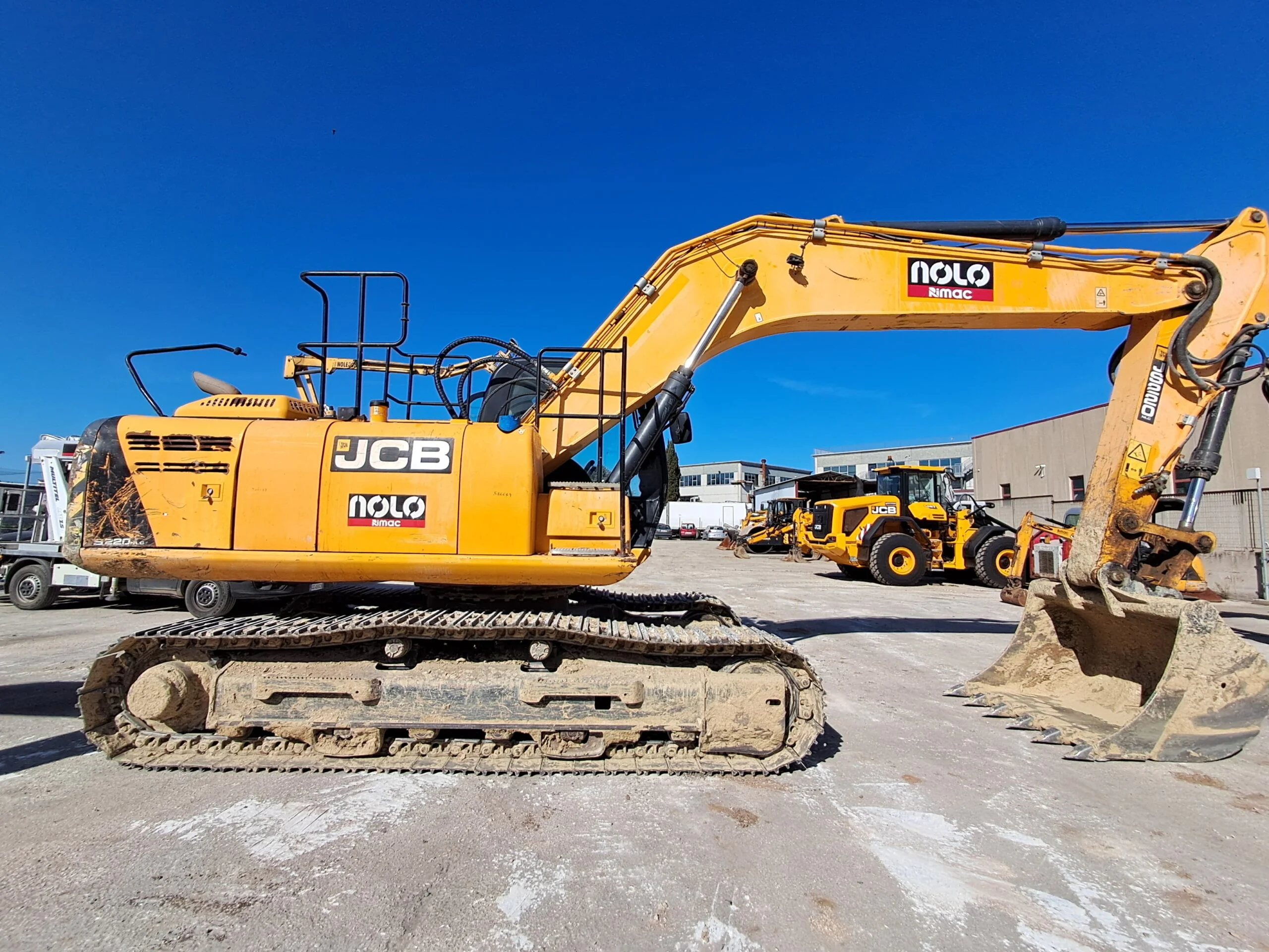 ESCAVATORE CINGOLATO JS220 JCB
