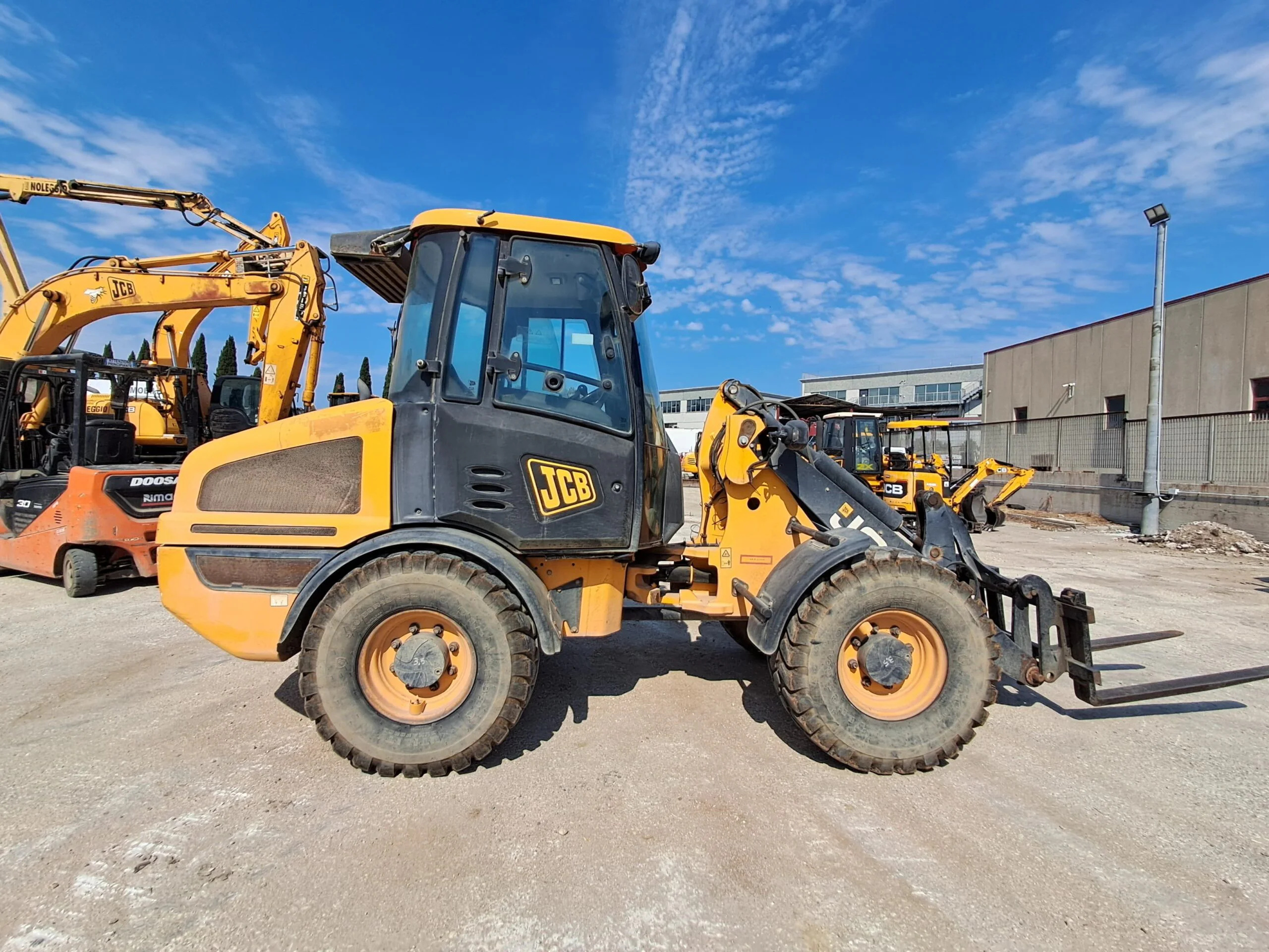 pala gommata 407 jcb